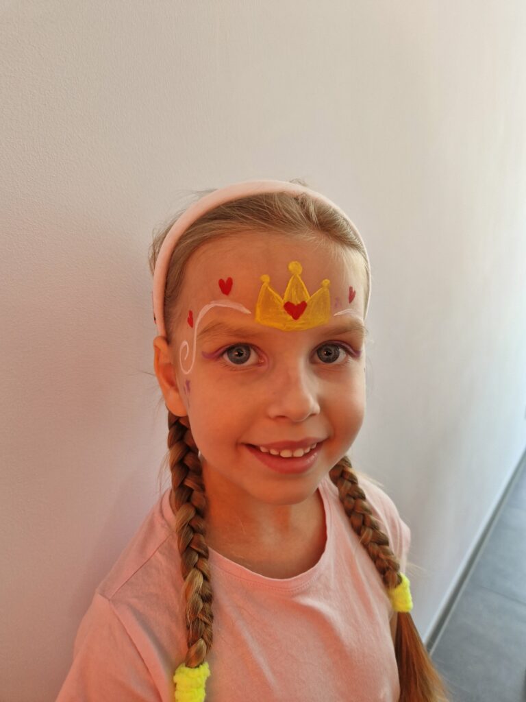 Prinzessin Kinderschminken Kinderanimation by Rabbit Event - Partyverleih & Eventplanung